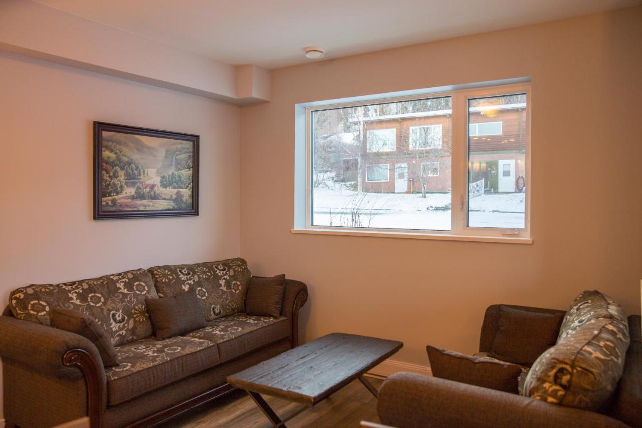 Downtown Whitehorse 4 Bedrooms Deluxe Condo Exteriör bild